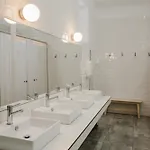 Hostal Lx