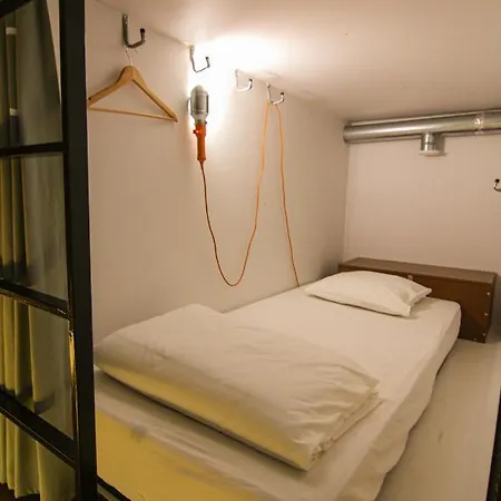 Lx Hostel