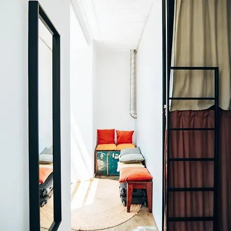Lx Hostel *